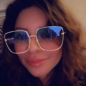 Meet your Posher, Roxy